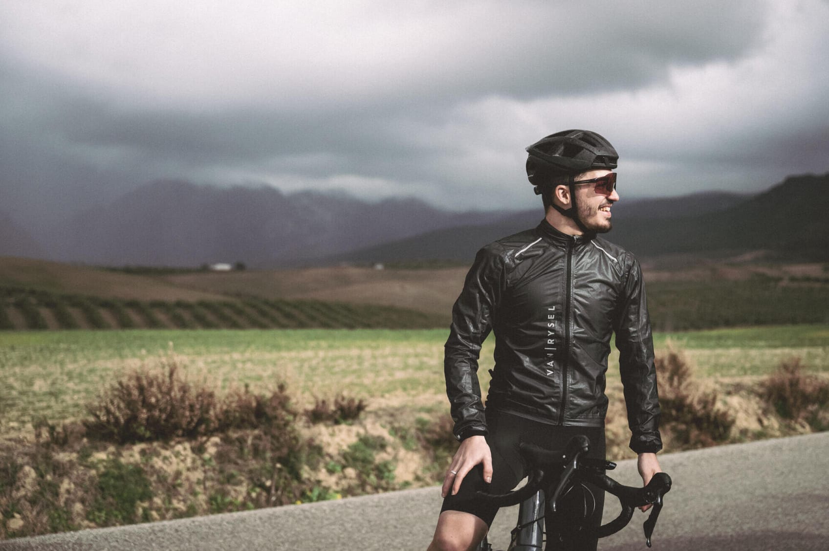 À l'Épreuve de la Pluie : 3 Vestes pour Braver les Éléments