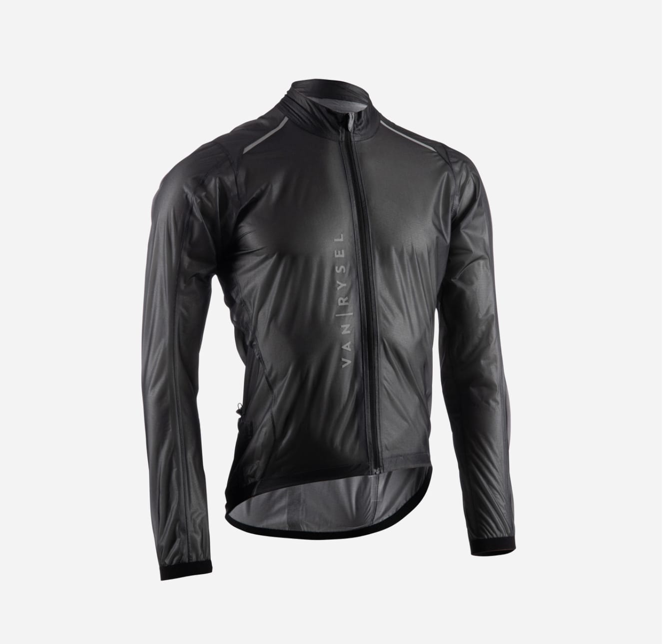 À l'Épreuve de la Pluie : 3 Vestes pour Braver les Éléments
