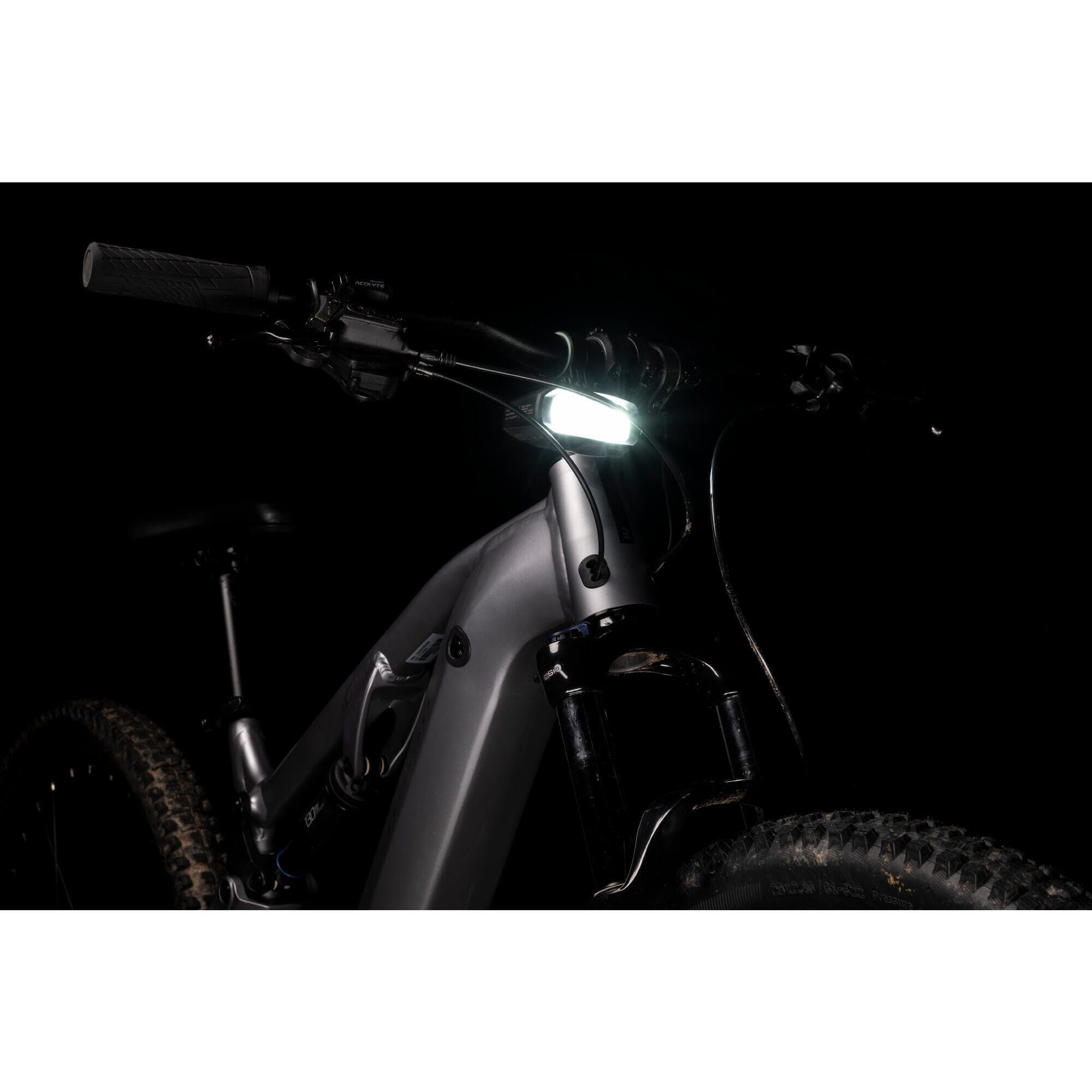 "FL940" de chez Decath: Votre Complice pour des Nuits Épiques à Vélo !